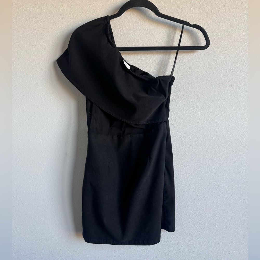Superdown Black One-Shoulder Mini Dress Quiet Luxury Neutral Feminine Medium